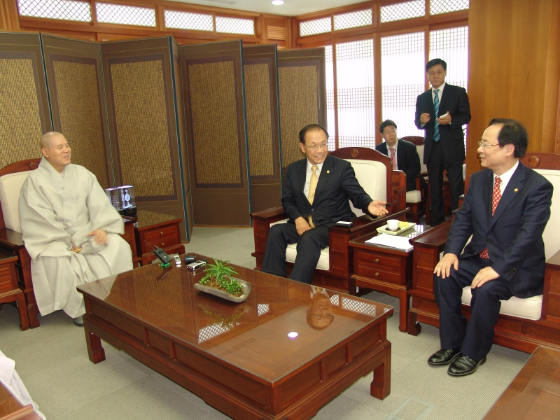 2011.06.21_한나라당 예방 (6)
